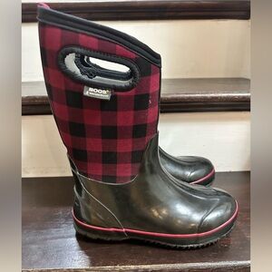 Bogs Kids Boots Black and Red Plaid Size 5 Youth